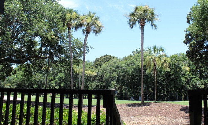 West Beach Condo | On Cougar Point - 3 minute walk to the beach - updated villa