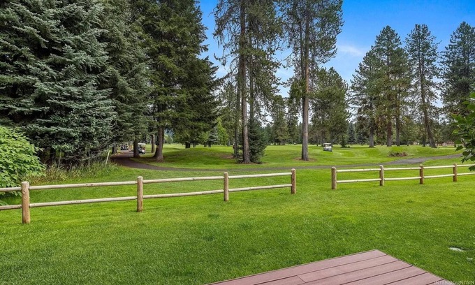 McCall House | On Golf Course, Walk to Lake, Hot Tub
