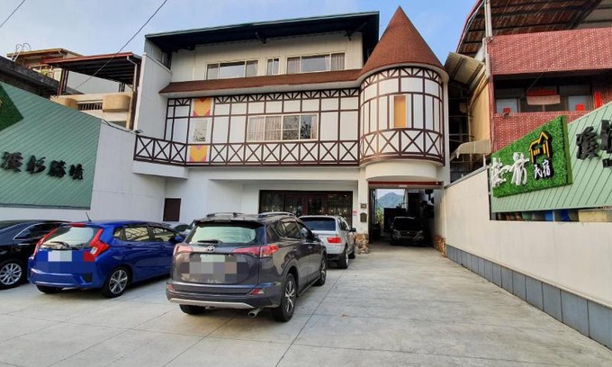 Lugu House | On One Side Homestay