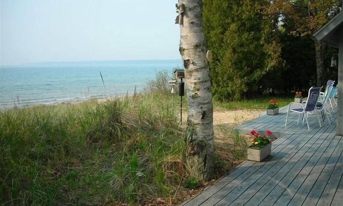 Sturgeon Bay House | ON THE BEACH, Borders Whitefish Dunes State Park. Best Location in Door County
