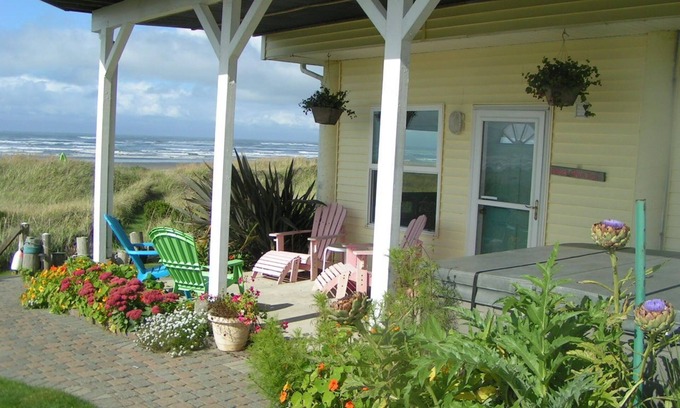 Moclips Apartment | On the beach in MOCLIPS with hot tub, fireplace, BBQ, patio, beach access & more