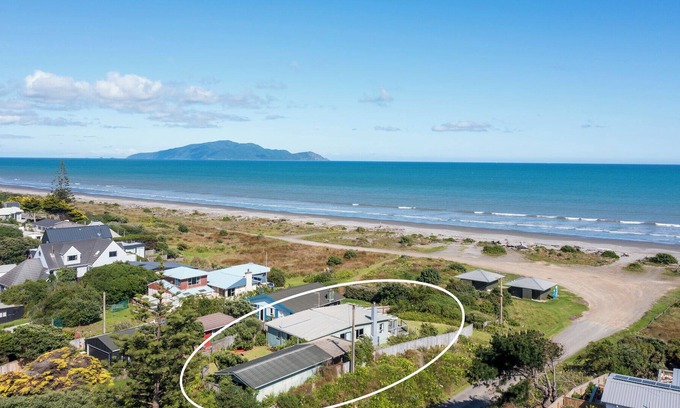 Te Horo Beach House | On The Beach - Te Horo Holiday Home