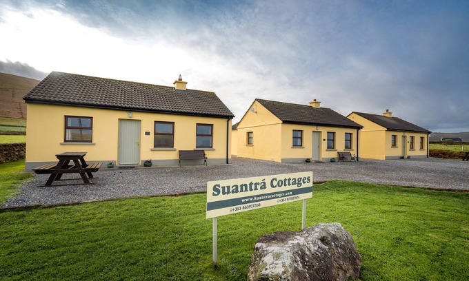 Ballyferriter Cottage | On the edge of the scenic and beautiful Dingle peninsula