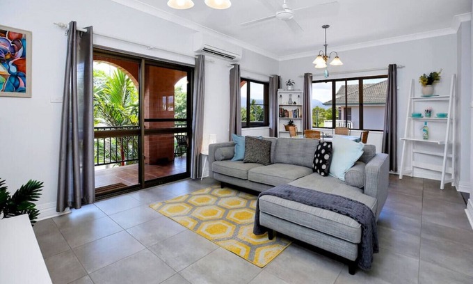 Cairns North Apartment | On the Esplanade with View 7