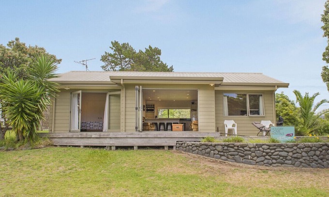 Pauanui Cottage | On The Green - Pauanui Holiday Home