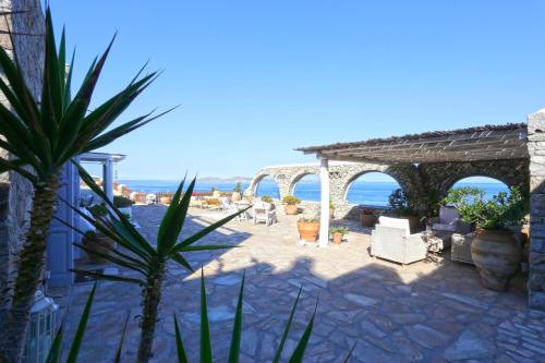 Agios Ioannis Villa | On the Rocks Villa w Hot Tub at Cavo Delos