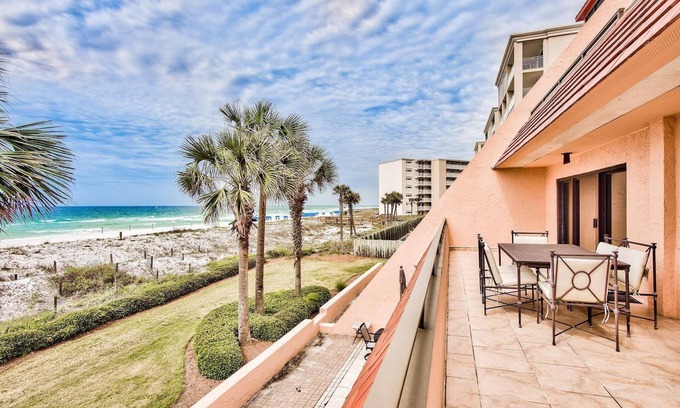 Holiday Isle Condo | ON THE SAND🏖Private beach, Renovated, Full-view balcony, not crowded, so ZEN!🏖