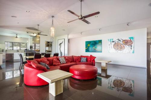 Mooroobool House | On the very top of Cairns - Luxurious Entertainer
