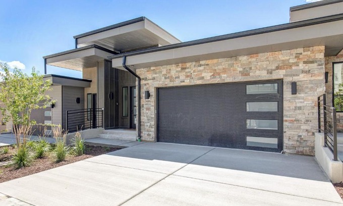 Hideout House | On Top of the Mountains - Unit A