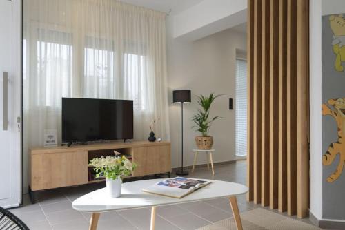 Kokkini Chani Apartment | Onar Elegant Beachside Home