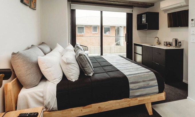 New Plymouth Apartment | One 50 Molesworth - Studio Level 1