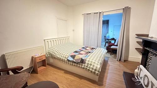 Wall End Apartment | One Bed apartment -East London