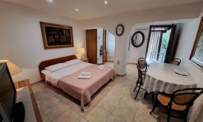 Draga Bascanska Apartment | One bedroom apartment with terrace Draga Bašćanska, Krk (A-22861-a)