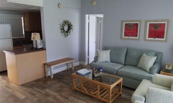 Hillsboro Beach Apartment | One Bedroom Apartment #109