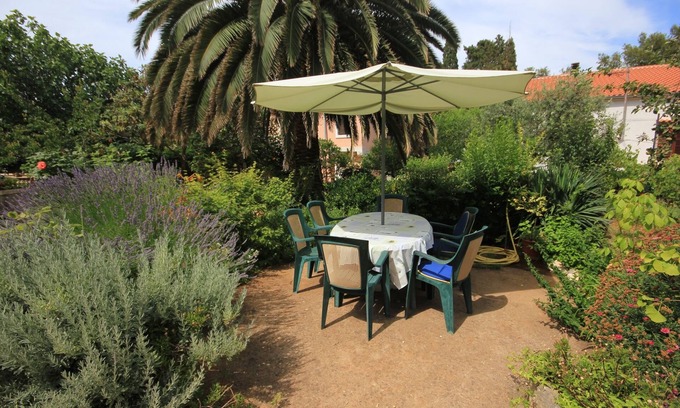 Veli Losinj Apartment | One bedroom apartment with terrace Veli Lošinj, Lošinj (A-8029-a)