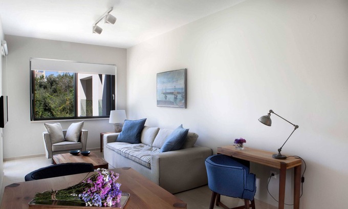 Daratsos Apartment | One Bedroom Apartment Garden View