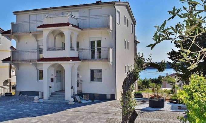 Banjol Apartment | One bedroom apartment with terrace and sea view Banjol, Rab (A-21159-a)