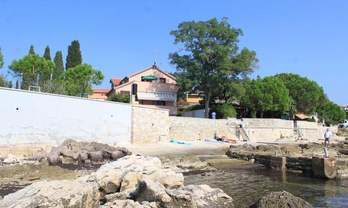 Zambratija Apartment | One bedroom apartment near beach Zambratija, Umag (A-6997-a)
