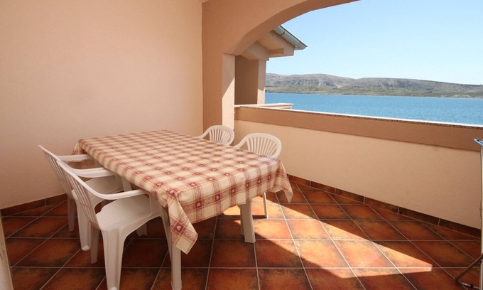 Kustici Apartment | One bedroom apartment near beach Kustići, Pag (A-6376-b)