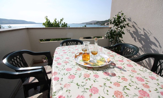 Metajna Apartment | One bedroom apartment near beach Metajna, Pag (A-6486-d)