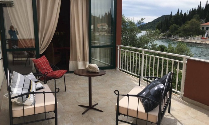 Blace Apartment | One bedroom apartment near beach Blace, Neretva Delta - Ušće Neretve (A-16068-d)