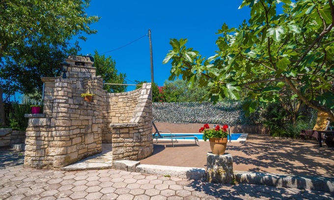 Krnica Apartment | One bedroom apartment with terrace Krnica, Marčana (A-7357-c)