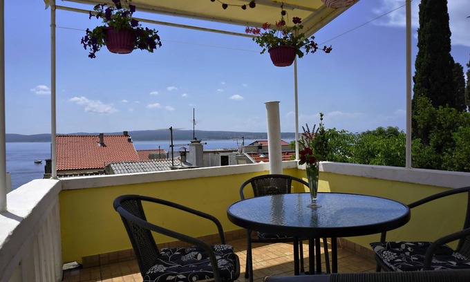 Selce Apartment | One bedroom apartment with terrace and sea view Selce, Crikvenica (A-22935-c)