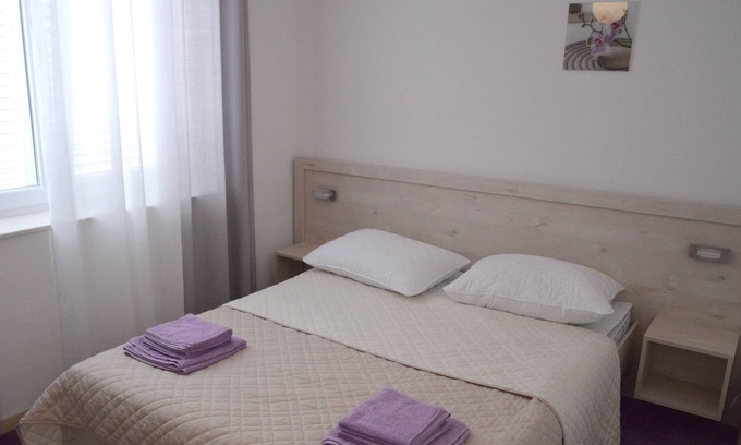 Jakisnica Apartment | One bedroom apartment with balcony and sea view Jakišnica, Pag (A-4160-e)