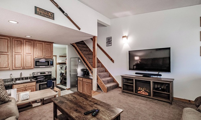 Sunday River Area Condo | One bedroom Cascades C-7, sleeping 6, fireplace!