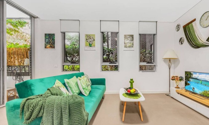 Wentworth Point Apartment | One Bedroom in Wentworth Point