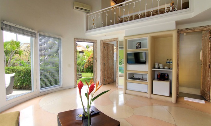 Nakula Villa | One Bedroom Lagoon Pool Access with Free Breakfast for 2