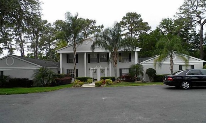 Saddlebrook Apartment | ONE BEDROOM NICE 1 AND 1/2 BATH WITH LARGE SCREEN PORCH