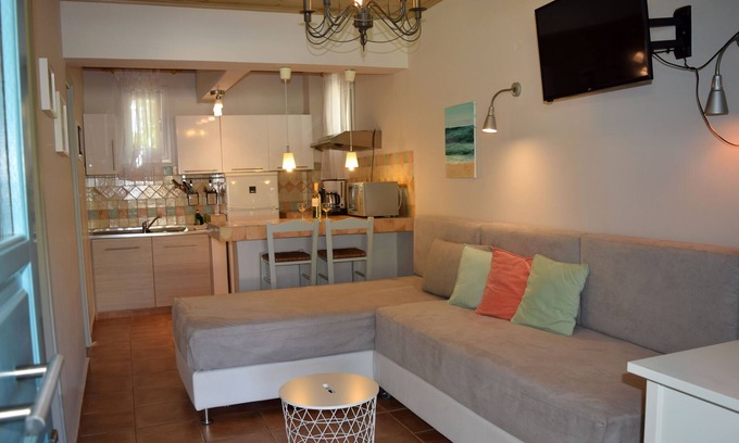 Lassi Apartment | One bedroom Suite ground or upper floor