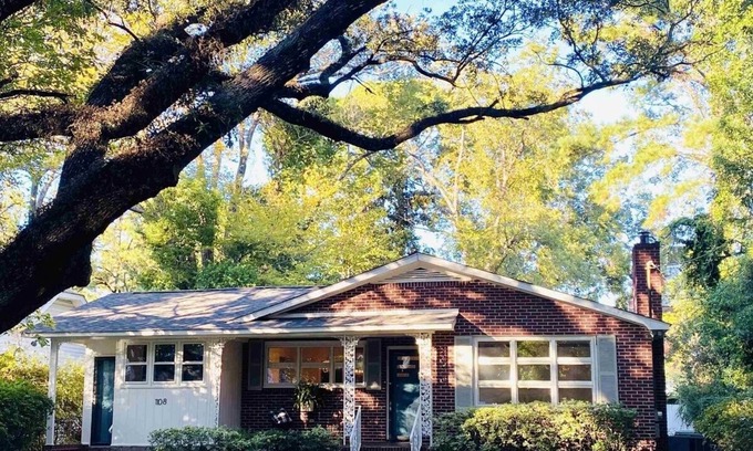 Georgetown House | One block from Historic Georgetown