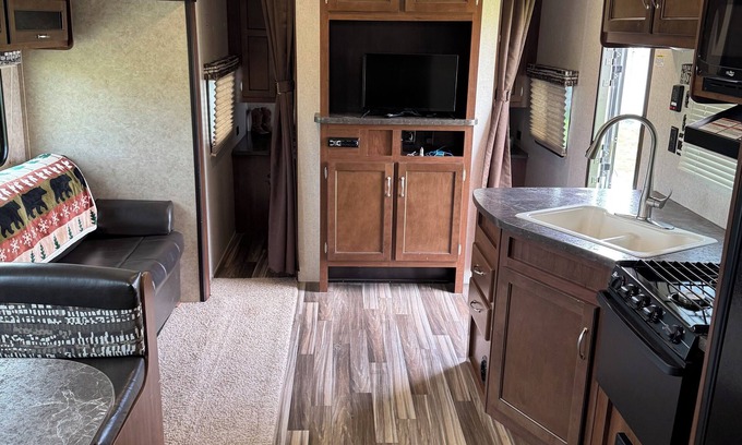 Tetonia House | One Hr from Jackson Hole Wy sets this 24’ camp trailer in beautiful Tetonia, Id