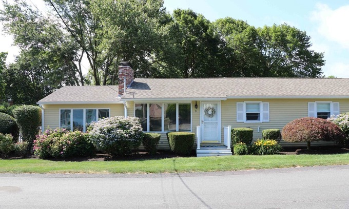 Bonnet Shores House | One Level home, A/C bonnet