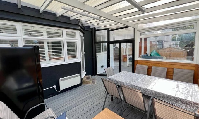 Clayhall Apartment | One of a kind 3-bed garden apartment with BBQ & sauna