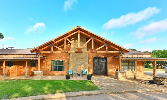 Rising Star House | One of a kind private property in the Heart of Texas. Lake Brownwood 20 min