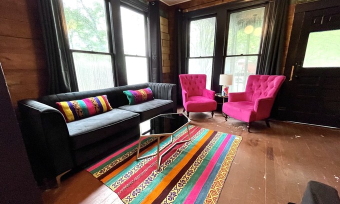 Travis Heights House | One of a kind. Steps from Soco!