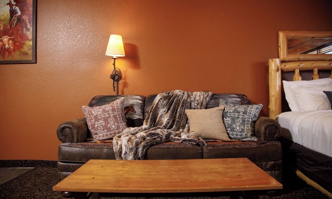 Rothschild Hotel | One Queen Studio With Kitchen, Access to Pool, Hot Tub, and Gym