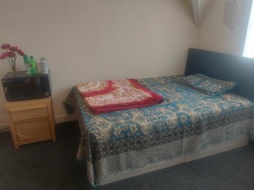 Cannock House | One separate bedroom For Gents Only