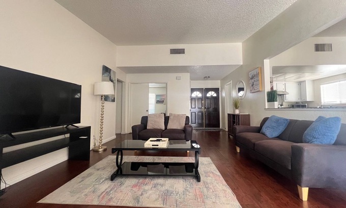 Spring Valley House | One story 3 bedroom home-10 minutes to strip