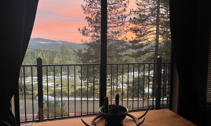 Placerville Cabin | Only 1 mile away from Jenkinson Lake, an hour away from South Lake Tahoe.