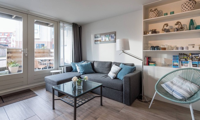 Bergen aan Zee Apartment | Only 200 m from the beach, pretty apartment with terrace, balcony and parking space