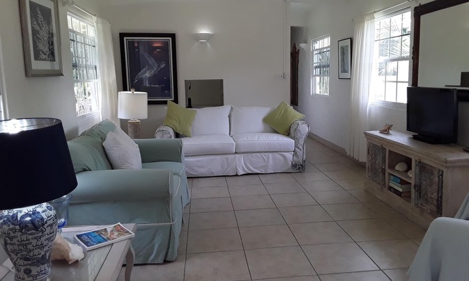 Sunset Crest Cottage | Only 3 mins walk to Beach and Beach Club