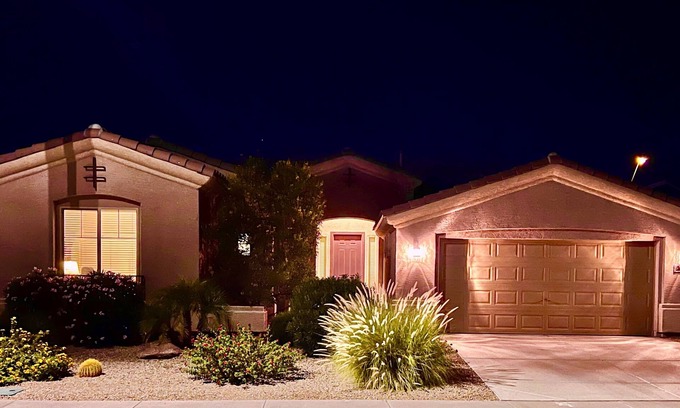 Surprise Farms House | Only five miles from Surprise Stadium. Sleeps 6.