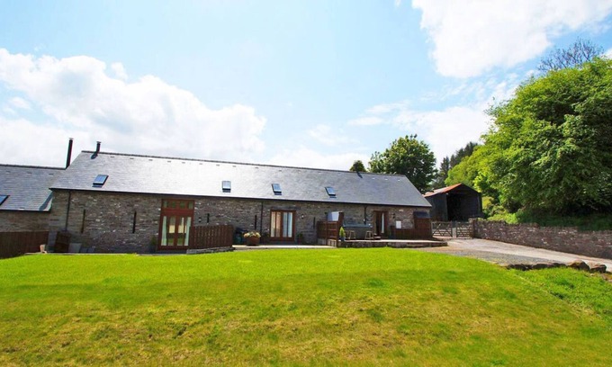 Trecastle House | Onnen Fawr Barn in the beautiful Brecon
