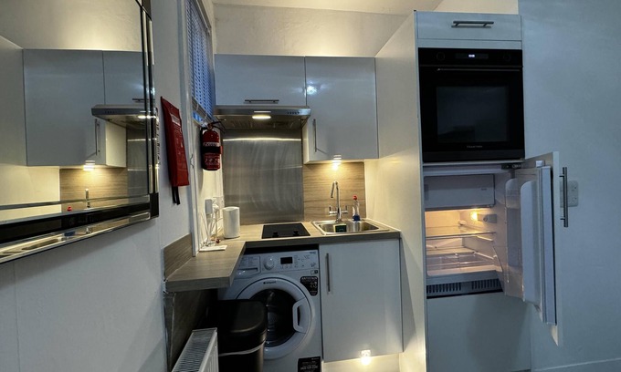 Brentwood Apartment | Onsite apartments in central Brentwood