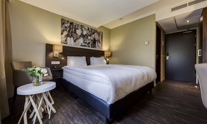 Municipality of 's-Hertogenbosch Hotel | Onsite Dining and Walkable to Art Centers!