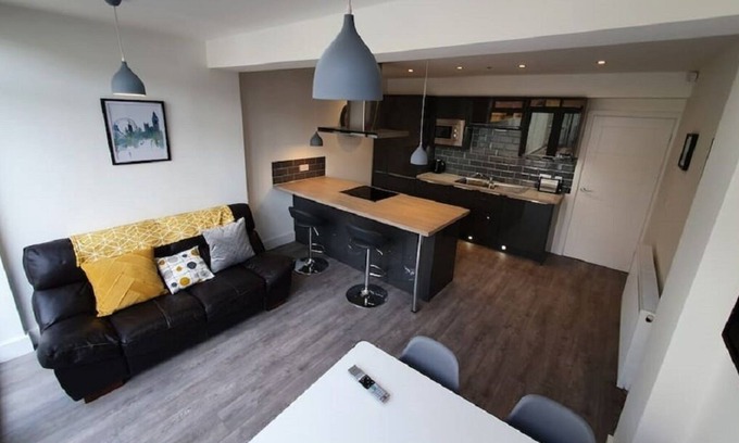 Cleethorpes House | Oole 2 bed 2 bath house near beach with own parking